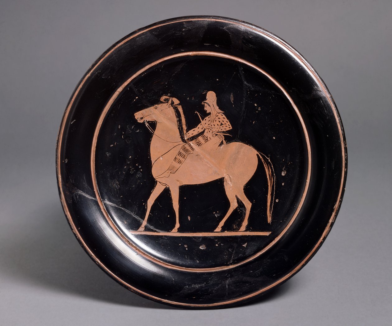 Attische rotfigurige Platte mit einem berittenen Bogenschützen in orientalischer Tracht, beschriftet Miltiades kalos, 520-510 v. Chr. (Keramik) von Roman