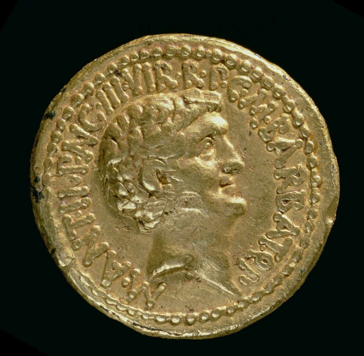 Aureus (Vorderseite) mit dem unbedeckten Kopf von Marcus Antonius (82-30 v. Chr.) von Roman