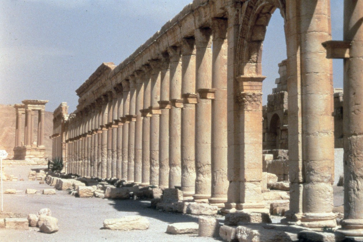 Kolonnadierte Straße, die Hauptachse der Stadt, erbaut im 2. Jahrhundert von Roman