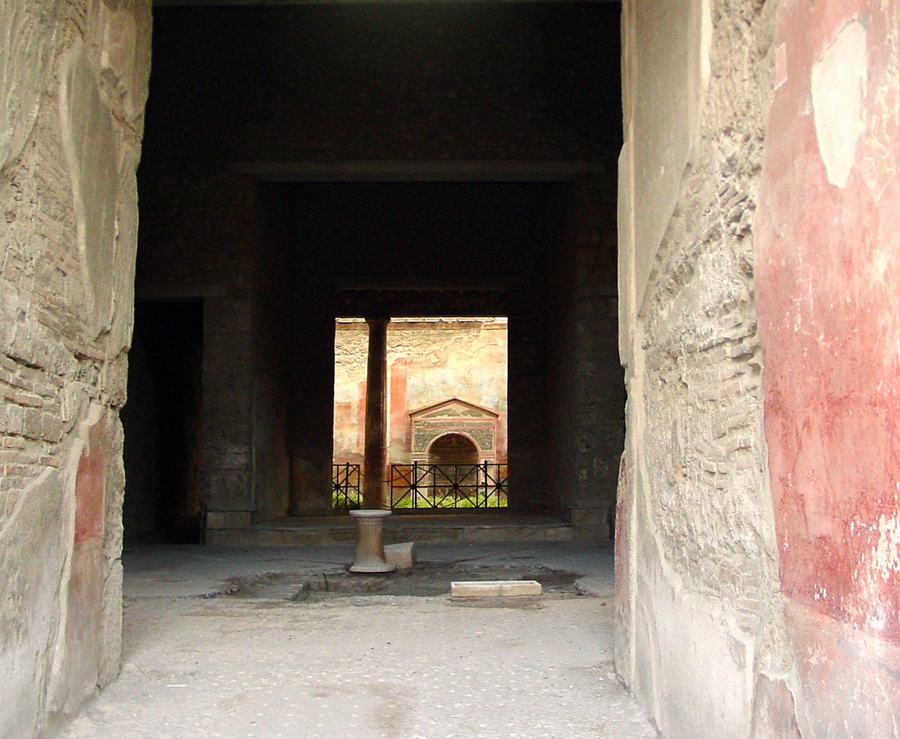 Eingang eines Hauses von Roman