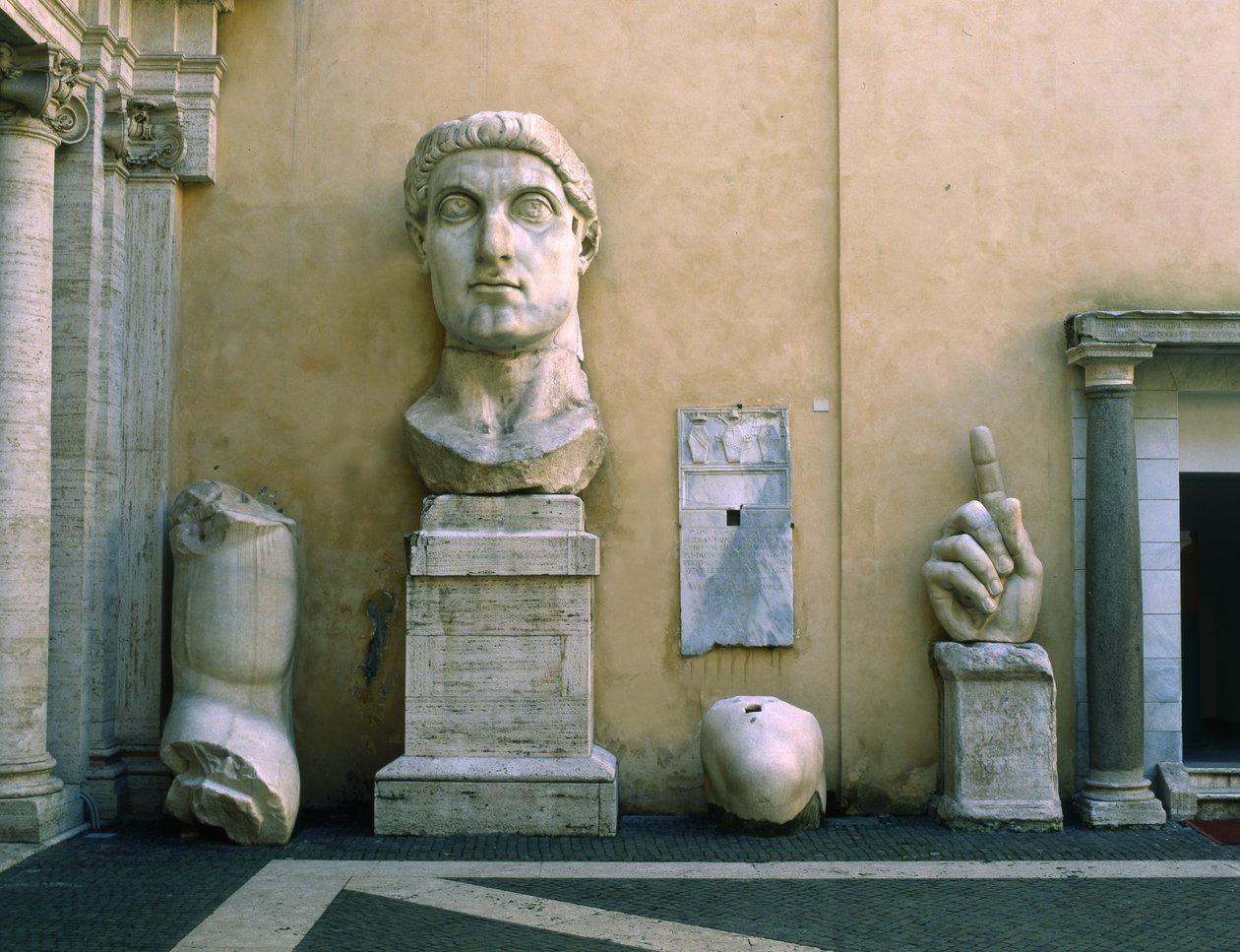 Fragmente einer kolossalen Statue von Konstantin dem Großen (Marmor) von Roman