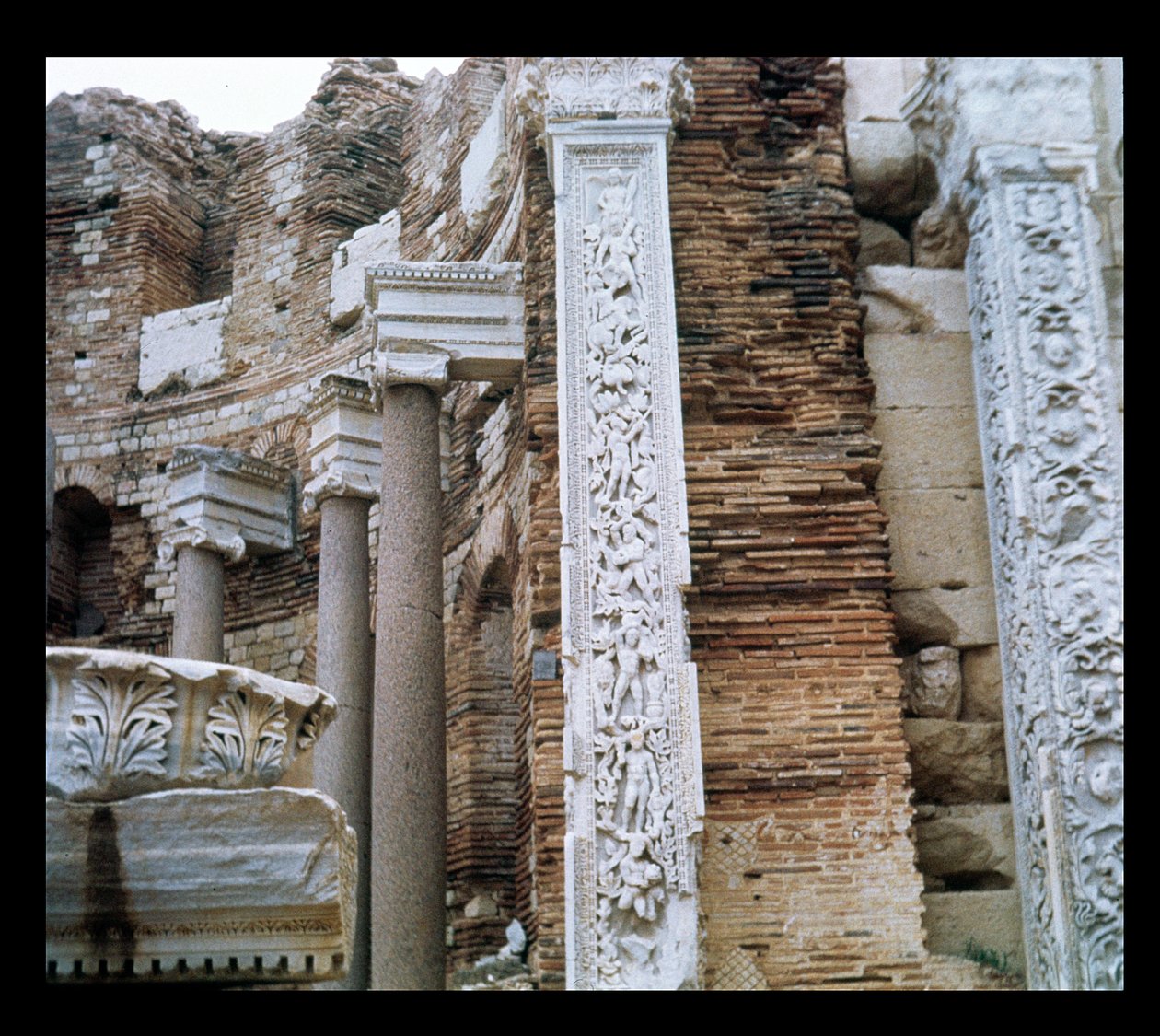 Pilaster an der Severanischen Basilika von Roman