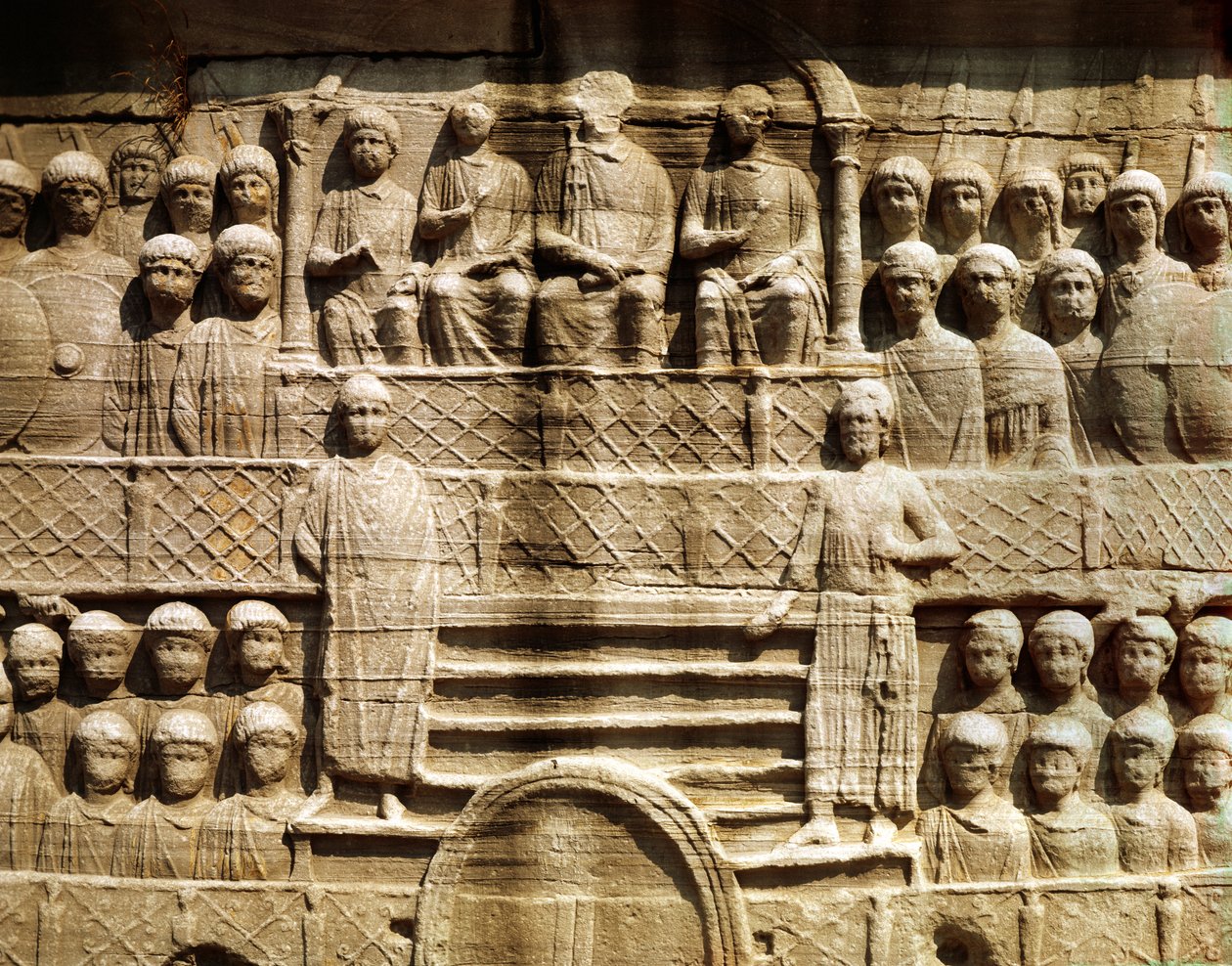 Relief am Sockel des Obelisken von Theodosius I., auch bekannt als Obelisk von Tuthmosis III., aus Karnak von Roman