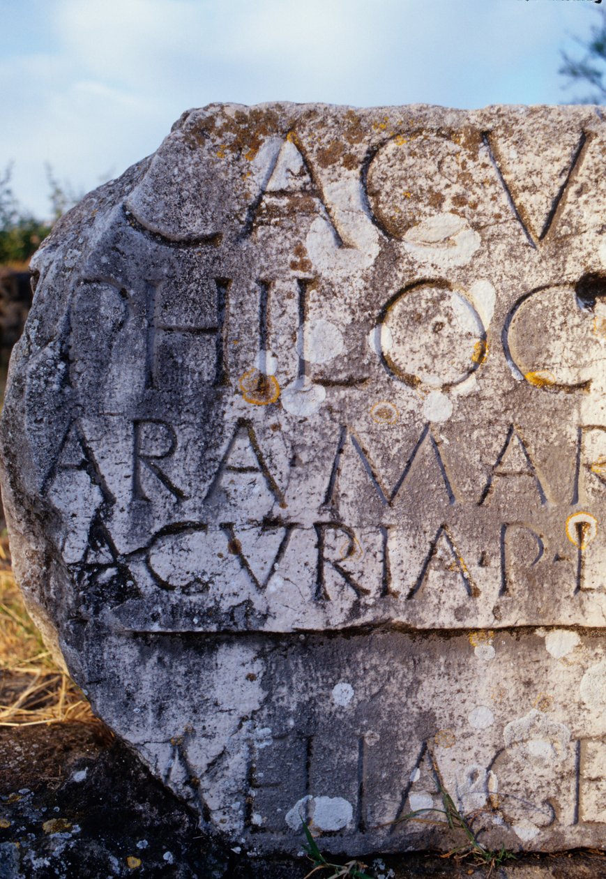 Grabfragment mit Text auf der Via Appia von Roman