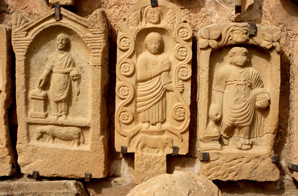 Stelen mit menschlichen Figuren von Roman Imperial Period