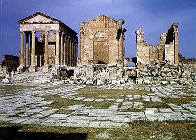 Ansicht des Forums mit den Tempeln von Jupiter, Juno und Minerva von Roman Roman
