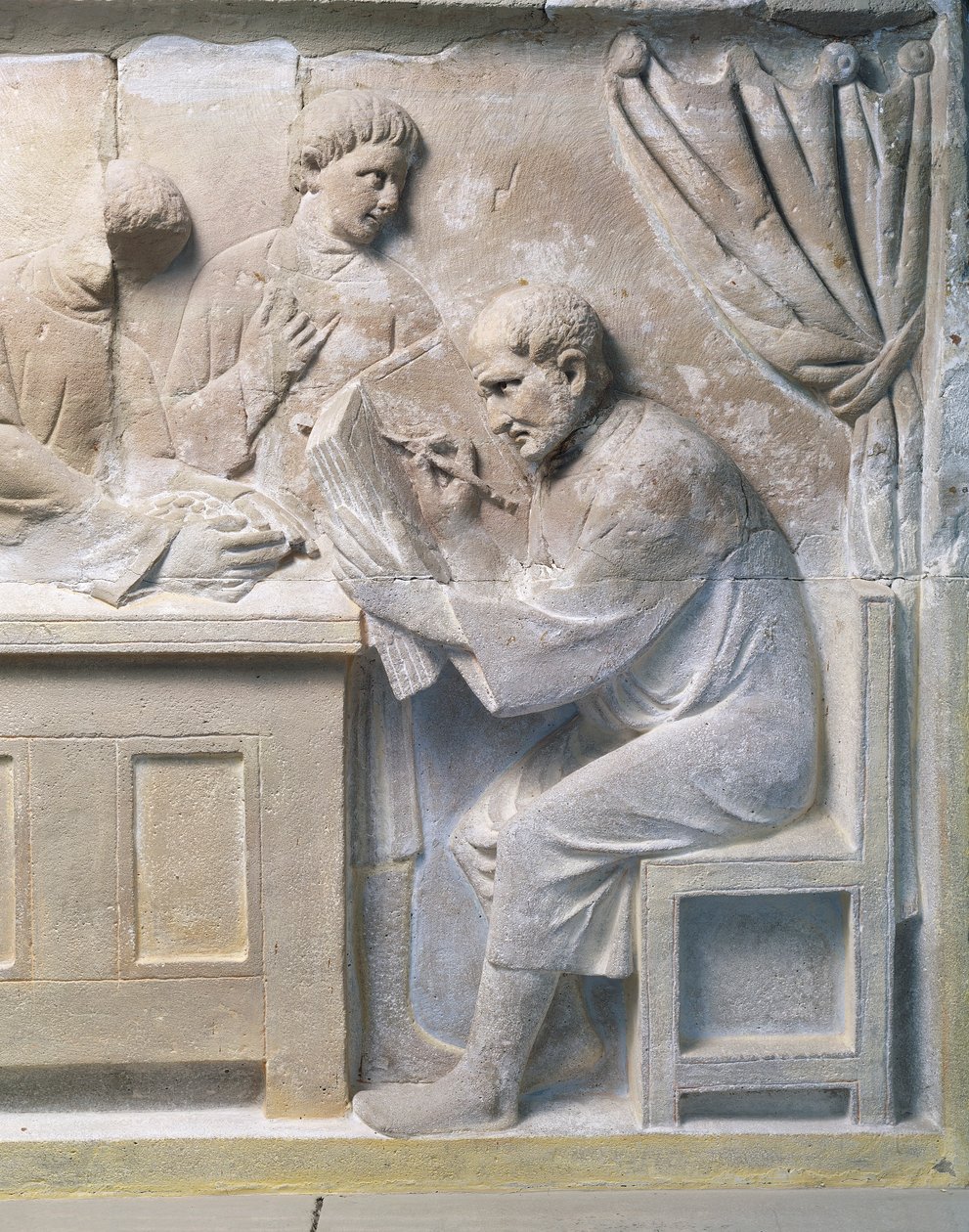 Relief aus dem Mausoleum, das einen Steuereintreiber darstellt von Roman
