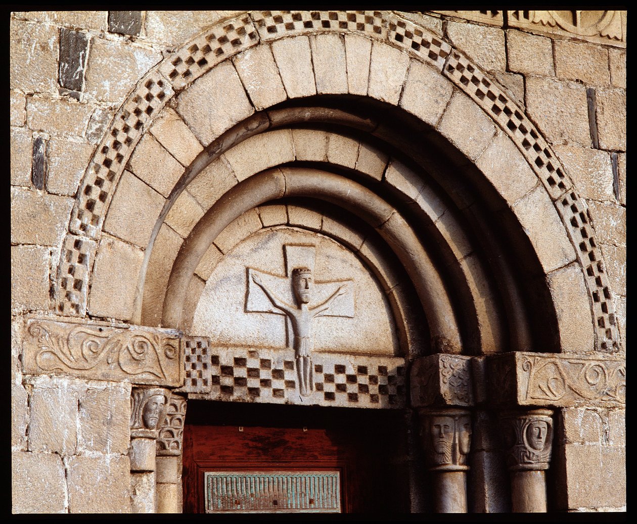 Tympanon der Kirche von Romanesque