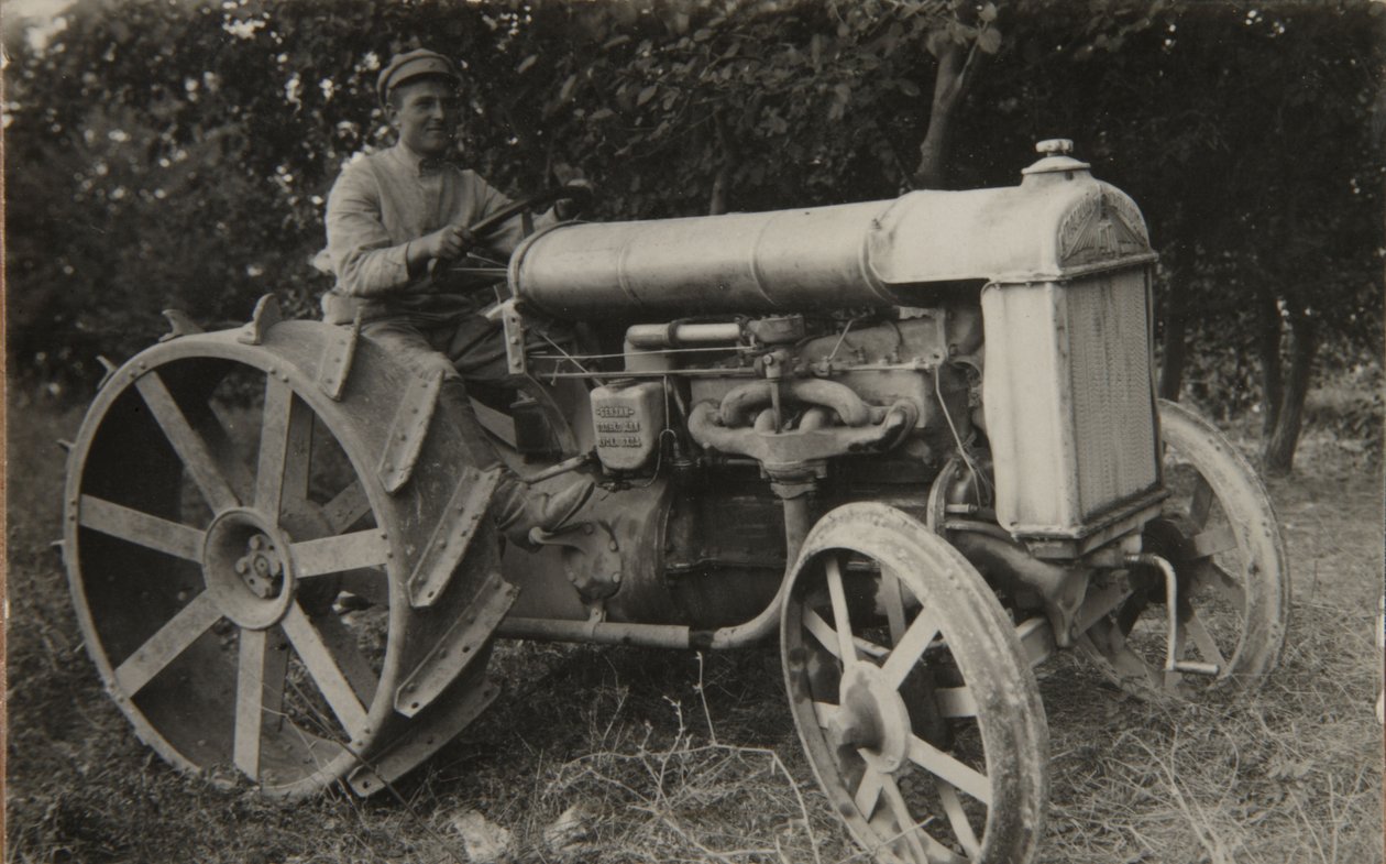 Erster Traktor von Russian Photographer