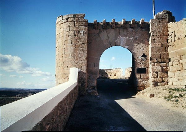 Zinnenbewehrtes Tor zur Burg von Spanish School