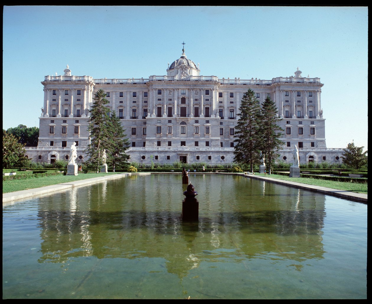 Blick auf den Königspalast (1738-1755) (Fotografie) von Spanish School