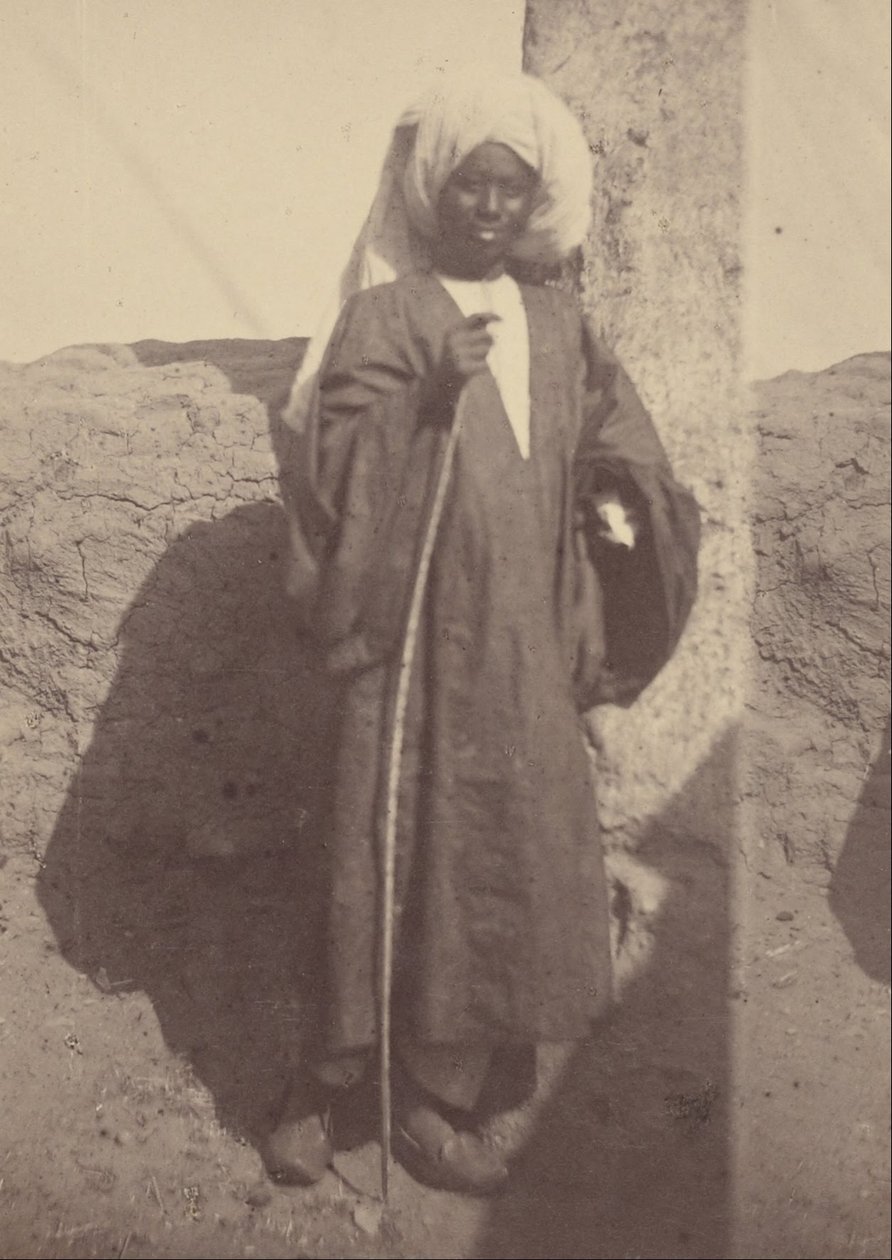 (Porträt eines jungen einheimischen Mannes, der gegen eine Säule steht) von Théodule Devéria