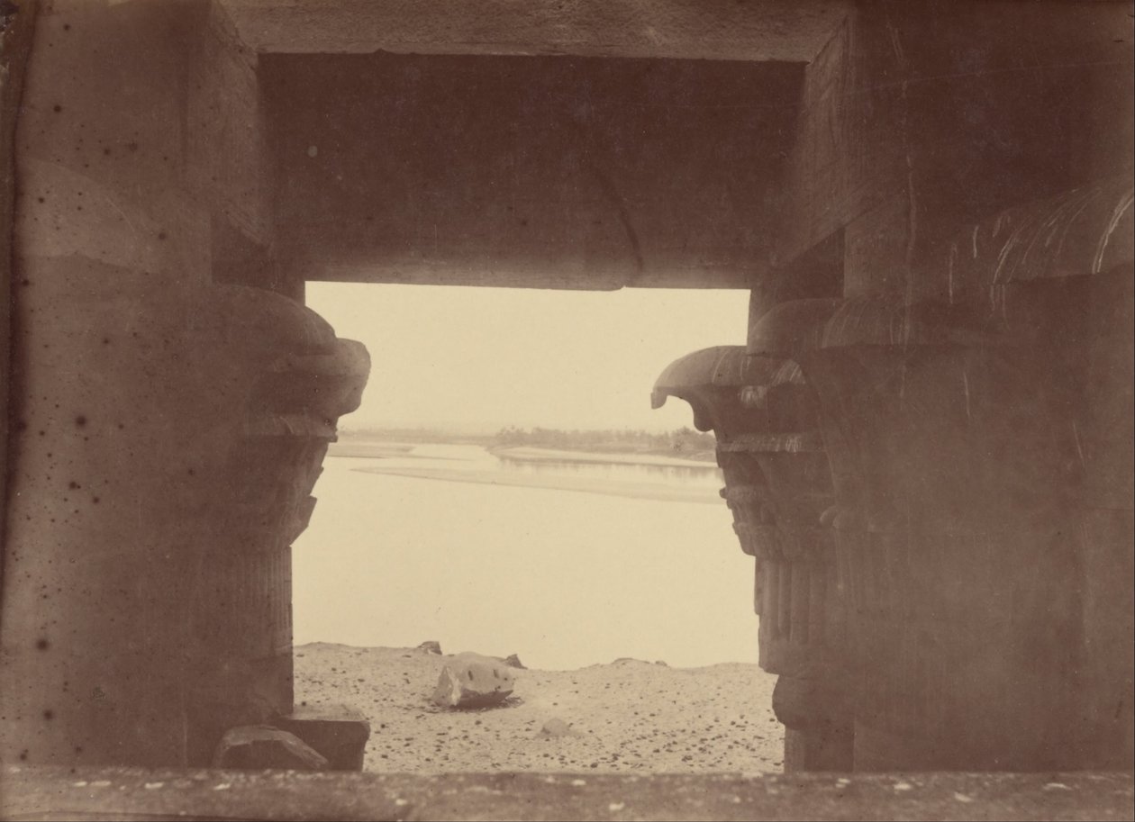 Blick auf den Nil durch die Säulen des Tempels von Ombos von Théodule Devéria