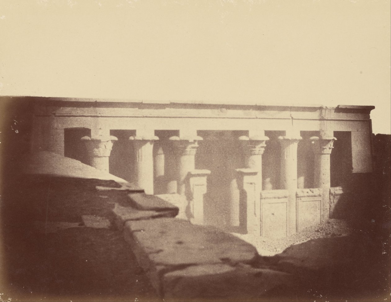 Frontansicht des Hauptraums des Tempels von Edfu von Théodule Devéria
