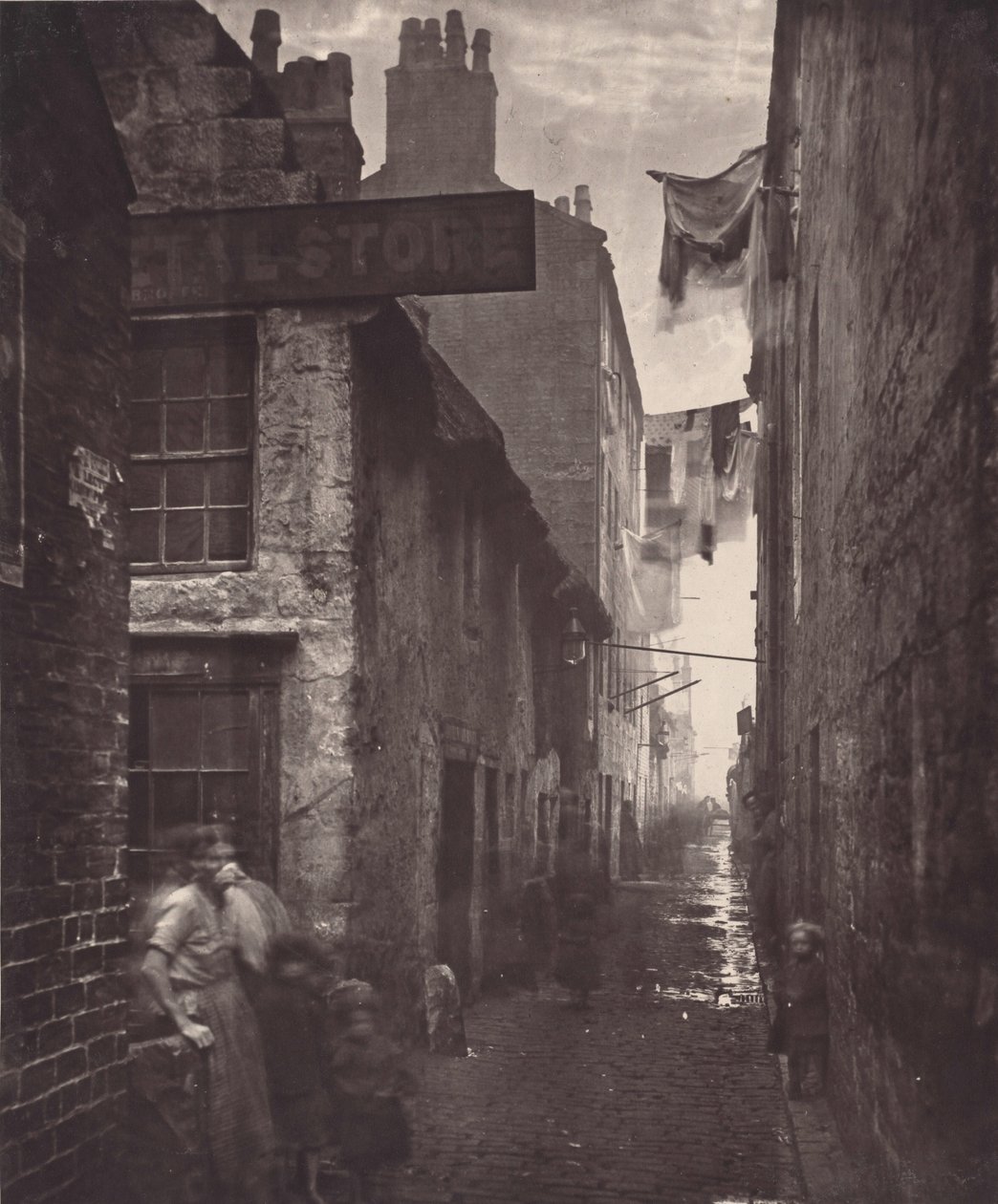 Alte Gasse, abseits der Hauptstraße, 1868-1871 von Thomas Annan