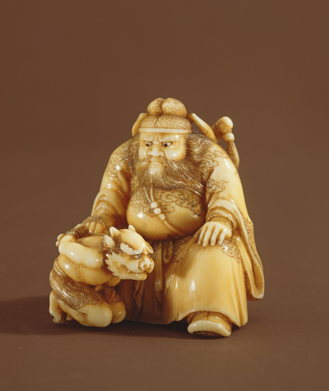 Netsuke in Form eines Dämonenbezwingers und eines kleinen Dämons, Meiji-Periode (1868-1912) von Tokoku