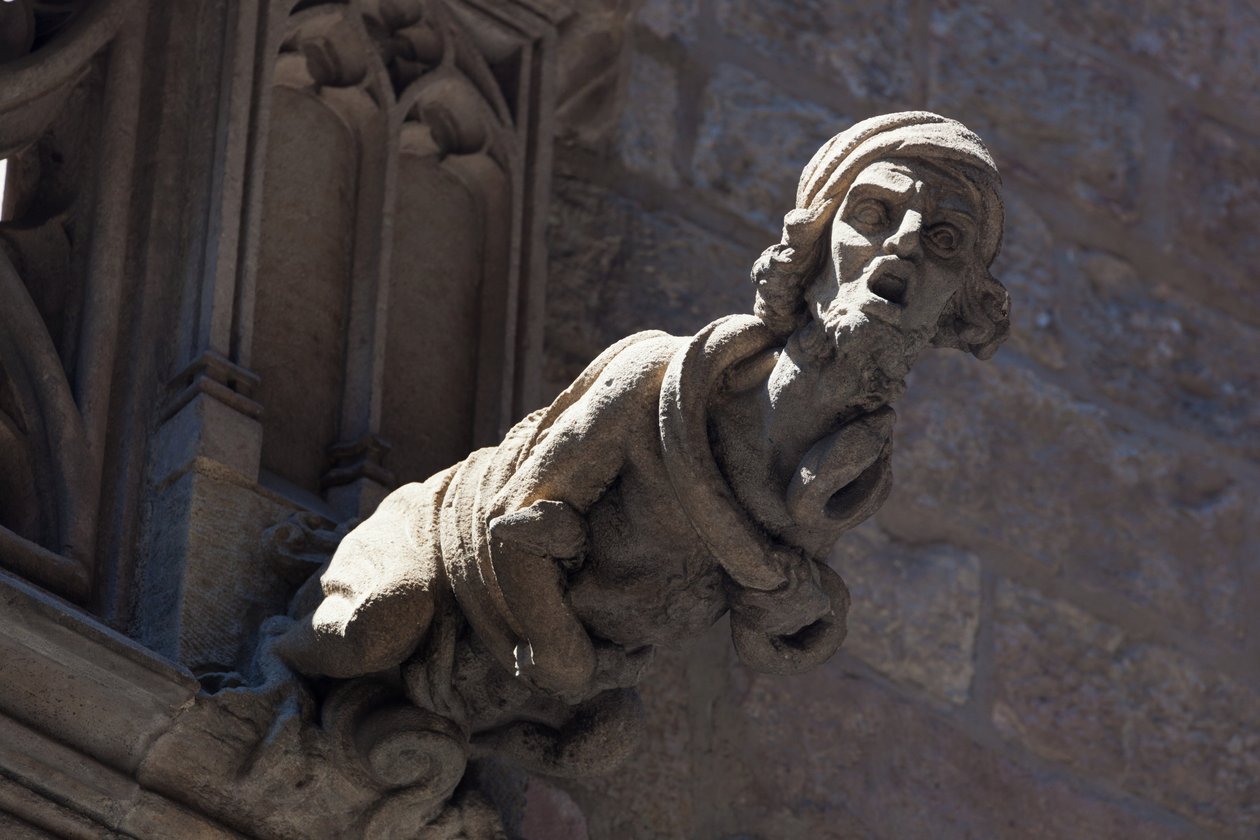 Barcelona, Spanien. Wasserspeier an einem Gebäude im gotischen Viertel. von Unbekannt Unbekannt