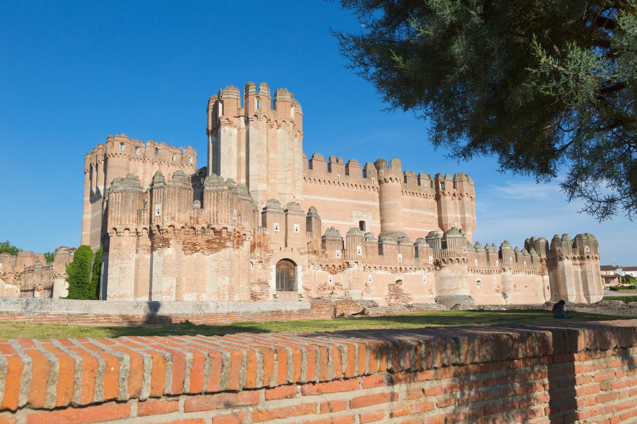 Coca, Provinz Segovia, Spanien. Castillo de Coca. Coca-Schloss. Wichtiges Beispiel der Mudéjar-Militärarchitektur. von Unbekannt Unbekannt