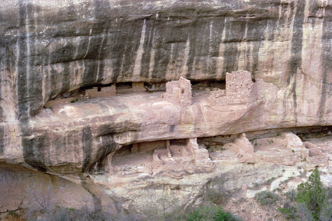 Überreste der Pueblo-Indianer-Klippenwohnungen, gebaut im 11.-14. Jahrhundert (Detail) von Unbekannt Unbekannt