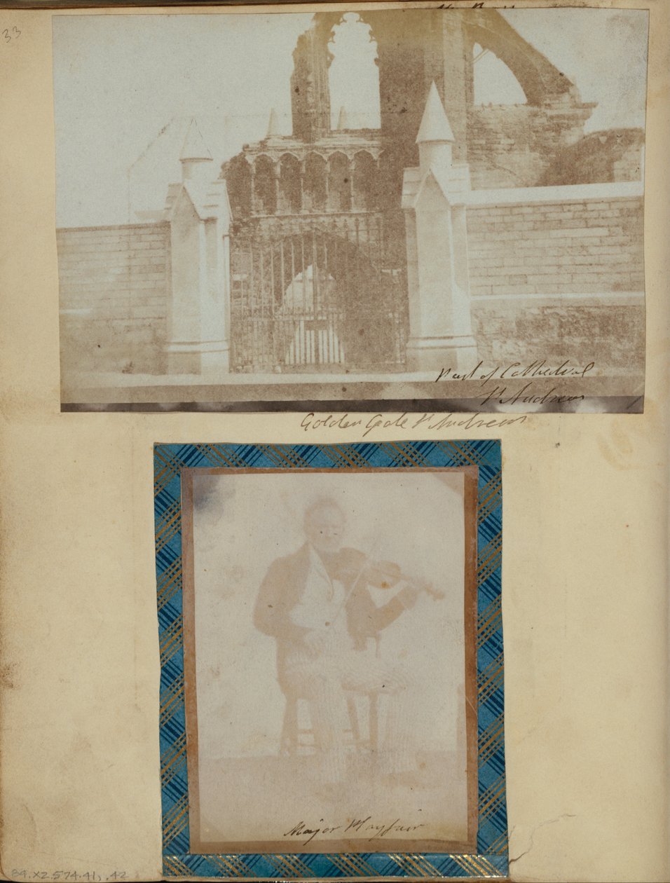 Das Eingangstor und die Westfront der Kathedrale von St. Andrews von Unbekannt Unbekannt