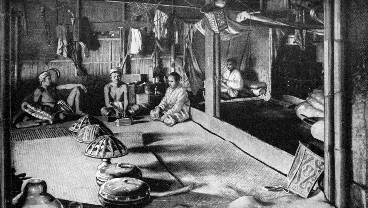 Ein Langhaus eines Kalimantan-Einheimischen, Borneo, 1922 von Unbekannt