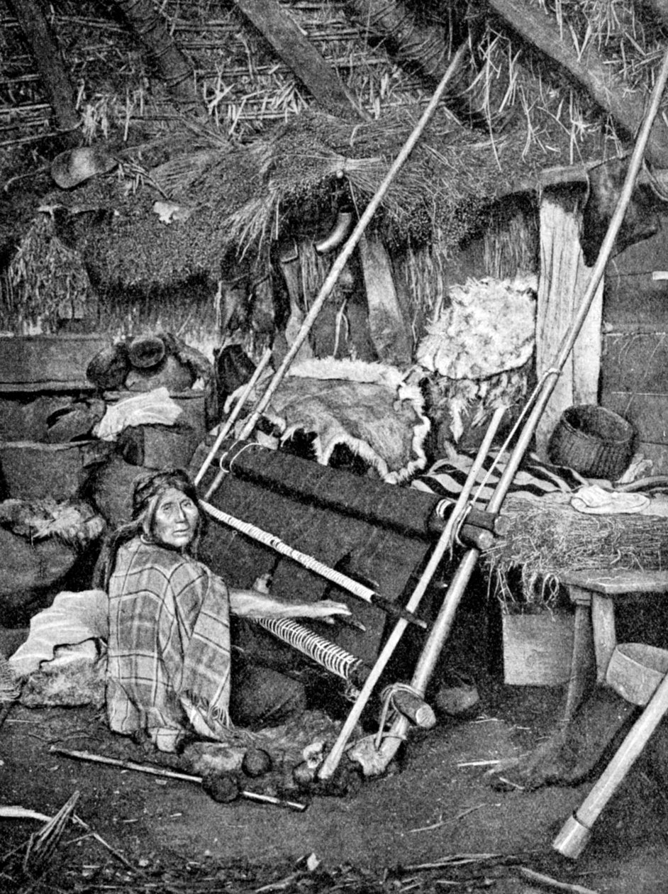 Araukanische Frau beim Weben, Chile von Unbekannt