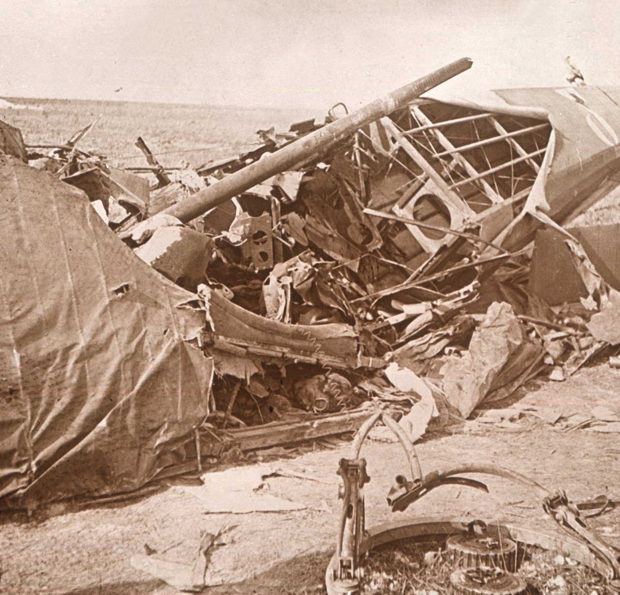 Abgestürztes Flugzeug, Sainte-Marie-à-Py, Nordfrankreich, ca. 1914-1918 von Unbekannt