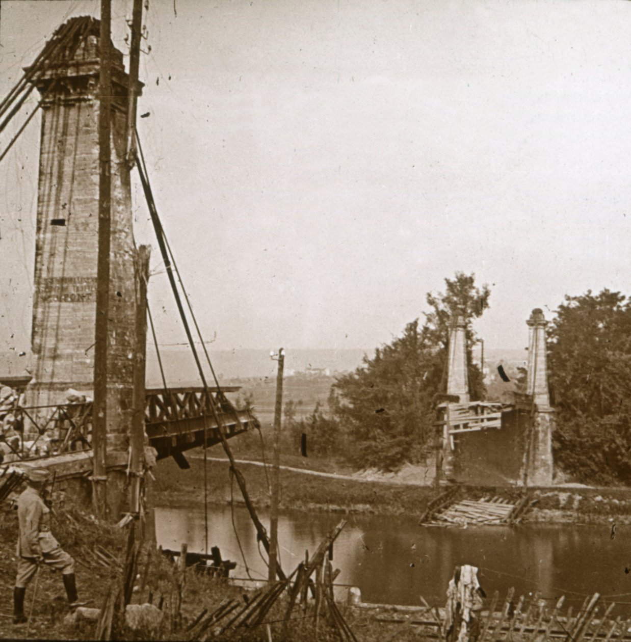 Beschädigte Brücke, Dormans, Nordfrankreich, ca. 1914-1918 von Unbekannt