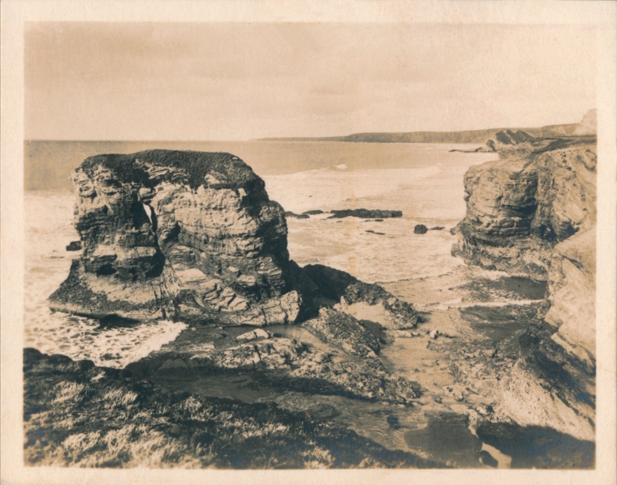 Felsen bei Porth - Newquay, 1927 von Unbekannt