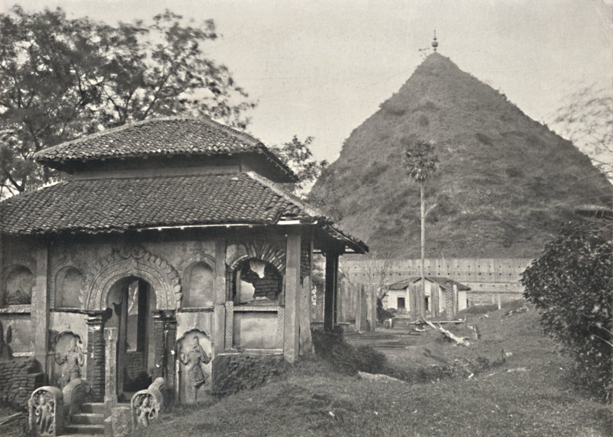 Ruwanwali Dagoba in Anuradhapura. Ostseite, 1926 von Unbekannt