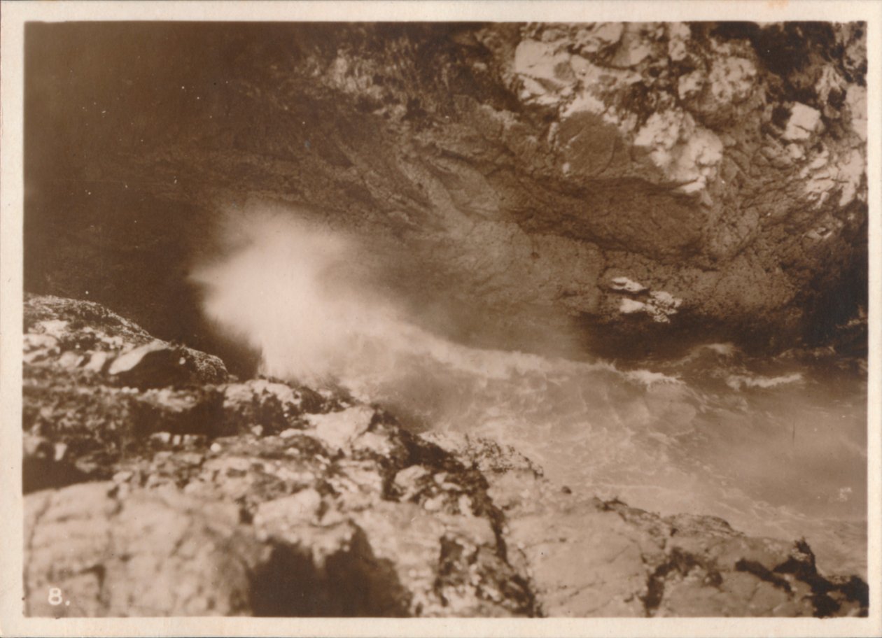 Die Teufelsblasebälge, Kynance Cove, 1927 von Unbekannt