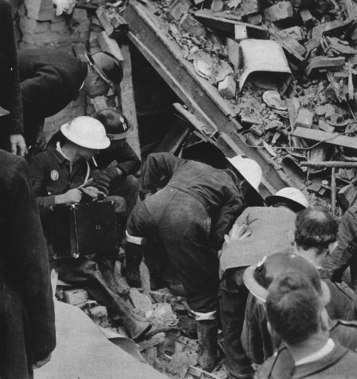 Die Suche geht weiter, 1941-1942 von Unbekannt