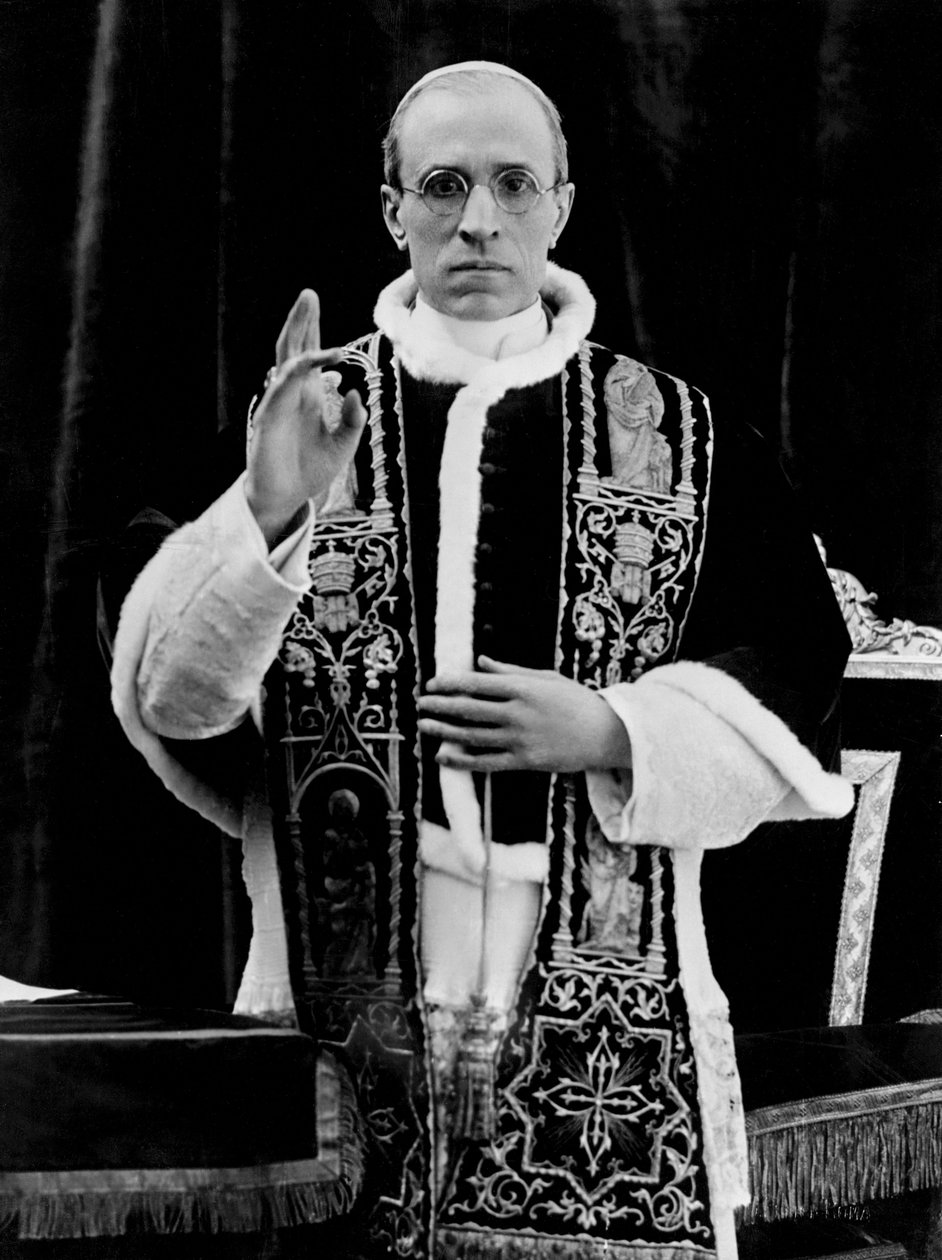 Eines der ersten Bilder von Papst Pius XII. nach seiner Krönung, Rom, 1939 von Unbekannt Unbekannt