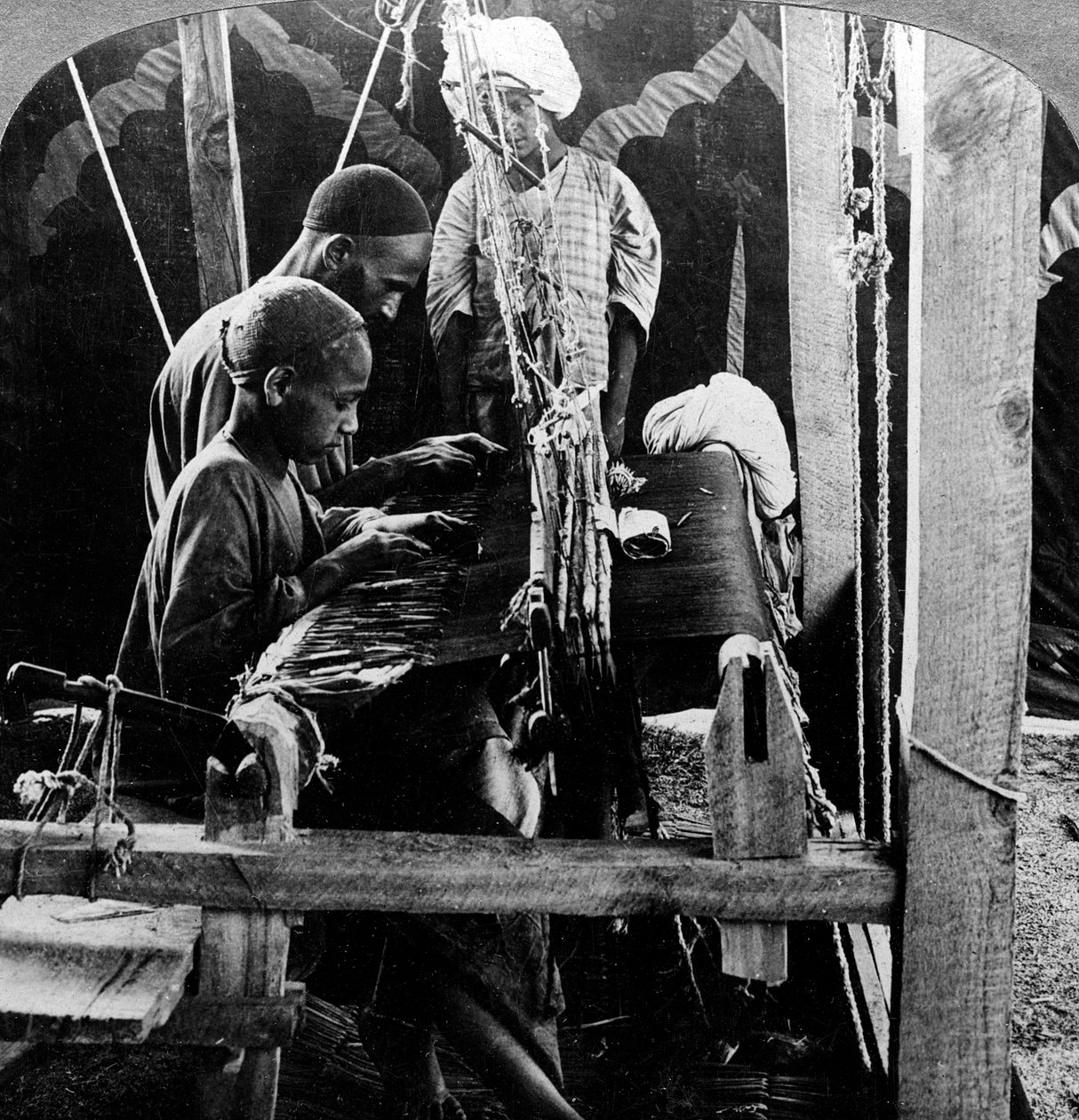 Schalweber, Kaschmir, Indien, ca. 1900er von Underwood and Underwood