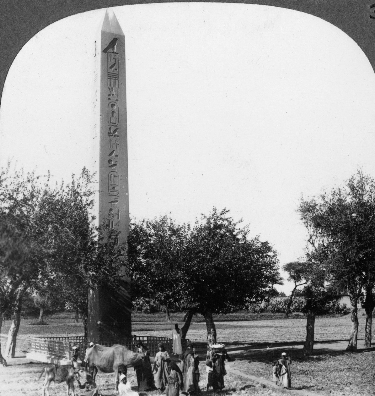 Der Obelisk von Heliopolis, Ägypten, 1905 von Underwood and Underwood