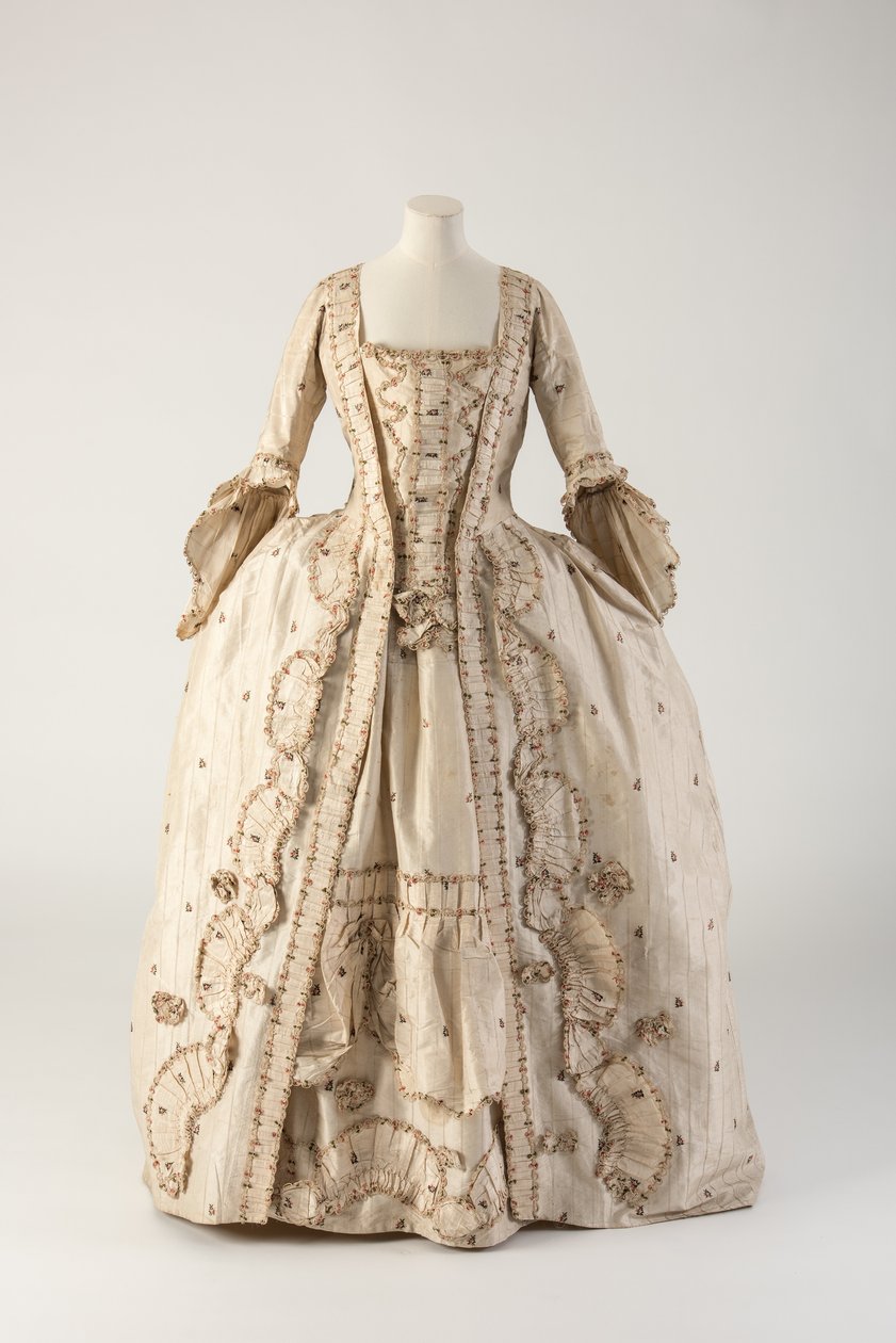 Cremefarbenes gestreiftes und gemustertes Seidenkleid à la française, 1770er Jahre von Unbekannt Unbekannt
