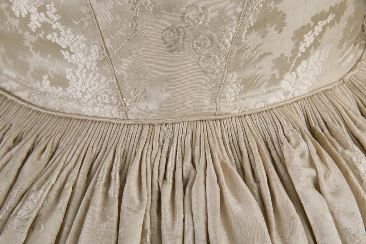 Hochzeitskleid (Rückendetailansicht der Taille) von Unknown artist