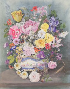 Blumen in einer Sèvres-Jardiniere