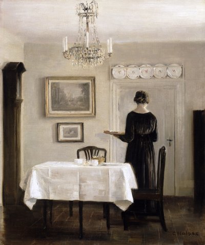 Innenraum mit Dame, die ein Tablett trägt, ca. 1905 von Carl Holsoe