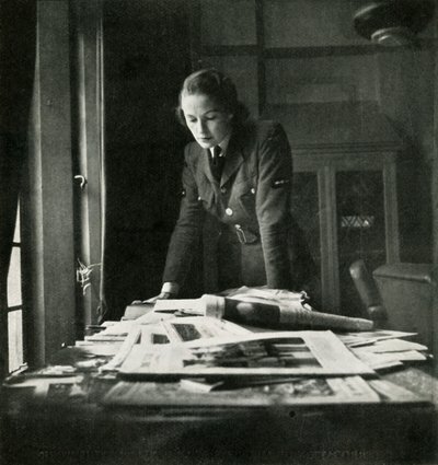 Im Lesesaal, ca. 1943 von Cecil Beaton