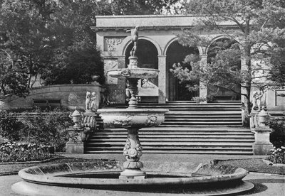 Die Loggia und der Brunnen von Charles Latham