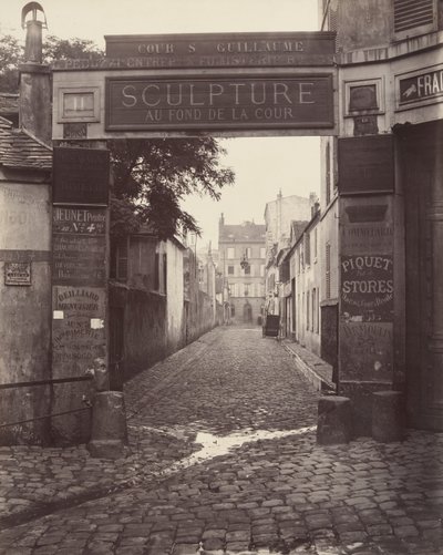 Cour Saint-Guillaume, ca. 1865 von Charles Marville