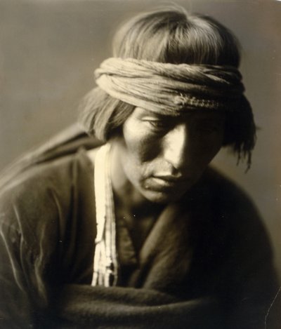 Hastobiga, Navaho-Medizinmann von Edward Sheriff Curtis