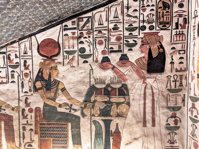Königin bietet rituelle Vasen an (Wandmalerei) von Egyptian 19th Dynasty