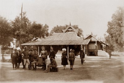 Haus des Häuptlings, Mandalay, ca. 1886 von English Photographer