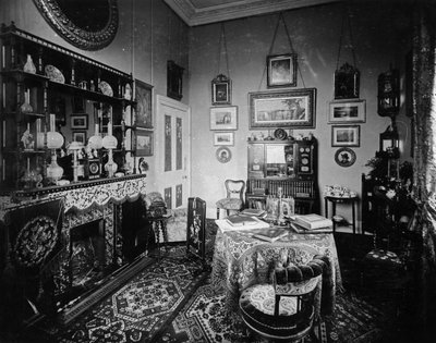 Zimmer in der Villa Hohenlohe, Baden-Baden von English Photographer