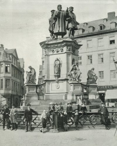 Das Gutenberg-Denkmal, Frankfurt von English Photographer