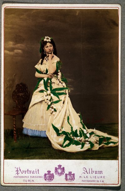 Postkarte mit Frau im Kostüm von English School