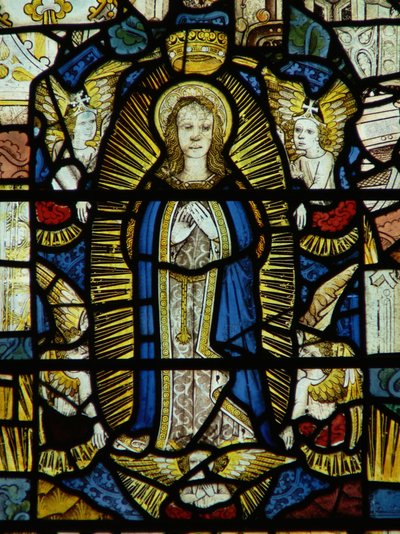 Fenster, das die Aufnahme Mariens in den Himmel darstellt von English School