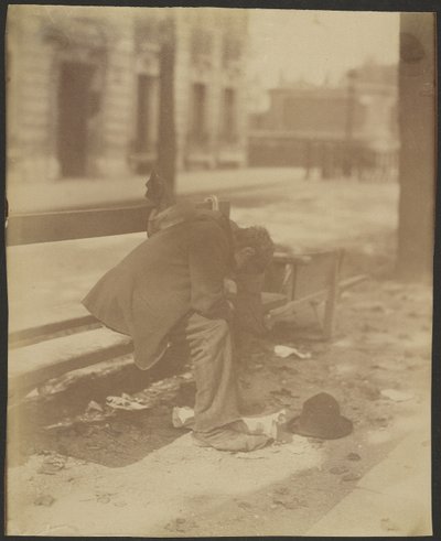 Sitzender Vagabund von Eugène Atget